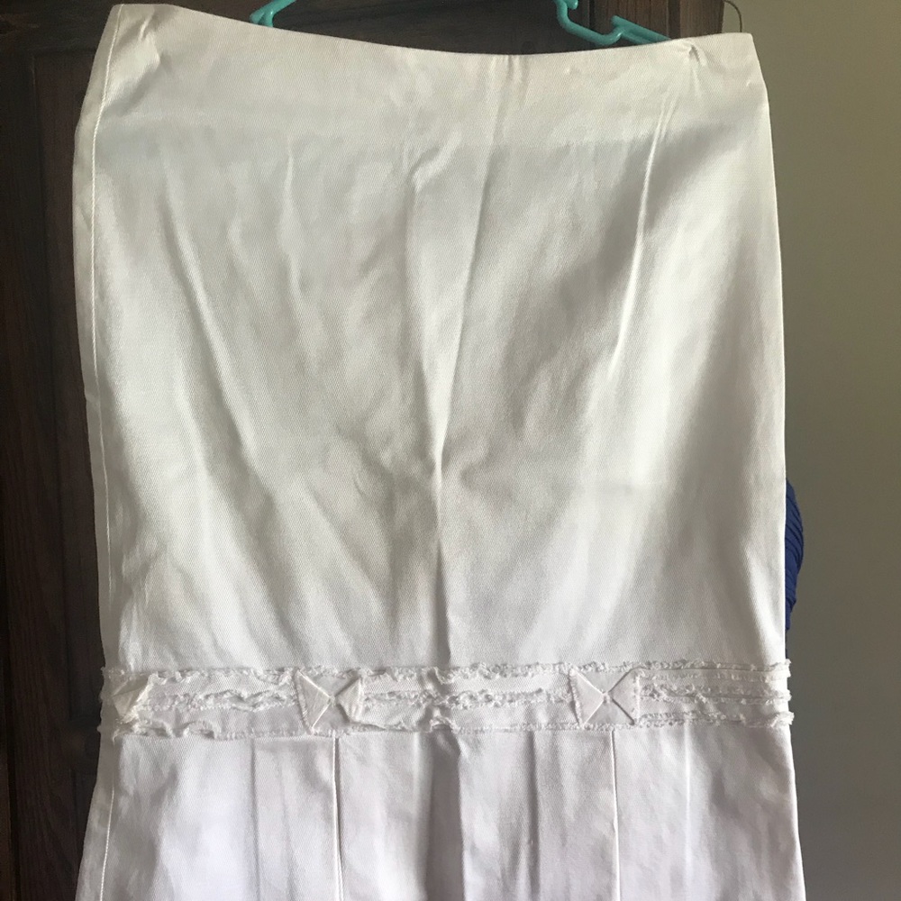Bebe cream pencil skirt with bows